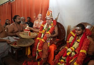 திருப்பதி ஸ்ரீமடத்தில் காஞ்சி மடாதிபதிகள் அனுக்ரஹ பாஷணம்; பக்தர்களுக்கு ஆசி