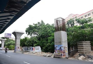 தனியார் ஹோட்டலுக்கு சாதகமாக தூண்கள் இடம் மாற்றம்; மேம்பாலத் துாண்களை இடிக்க உத்தரவு!  
