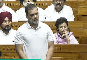 போர் விமானிகளின் கைகளை கட்டிப்போட்டு விட்டீர்கள்: லோக்சபாவில் ராகுல் குற்றச்சாட்டு