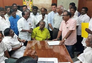 பி.ஆர்.டி.சி., ஊழியர்கள் போராட்டம் தொடர்கிறது