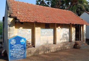 ரோடு, வாறுகால், சமுதாய கூடம் இல்லை