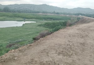 ஏரியை துார் வாராமல் கரையை சீரமைத்து என்ன பயன்?