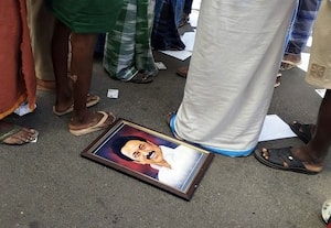 முதல்வர் ஸ்டாலின் படம் சாலையில் வீச்சு கெங்கவல்லி தி.மு.க., நிர்வாகியால் அதிர்ச்சி