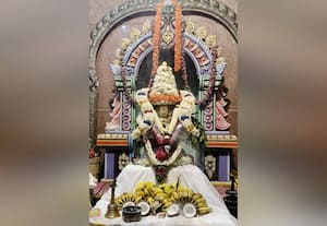 குட்டுப்பட்டி  உச்சி காளியம்மன் கோயிலில் ஆடுகள், கோழிகள் பலியிட்டு அன்னதானம்