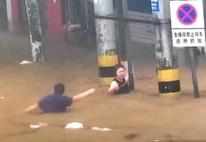கனமழை, வெள்ளம் பாதிப்பால் சீனாவில் 44 பேர் பலி