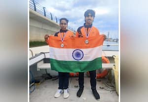 தமிழகத்தின் அகிலேஷ், ஹரிசங்கர் பிரான்ஸ் கடலில் நீந்தி சாதனை
