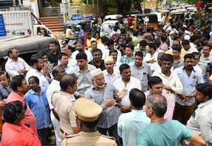 ஜவுளி கடை வியாபாரிகள் கல்லறை சாலையில் மறியல்