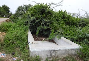 கால்நடை குடிநீர் தொட்டிகள் பராமரிப்பதில் அலட்சியம்