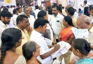 'உங்களுடன் ஸ்டாலின்' முகாமில் குவிந்த பெண்கள்