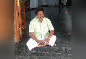 ஒரு வாரமாக குடிநீர் வரவில்லை பழநி  தி.மு.க., கவுன்சிலர் தர்ணா