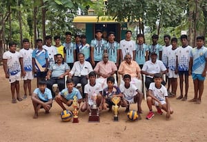 வாலிபால் போட்டியில் சி.பி.யூ., மேல்நிலைப்பள்ளி சாதனை