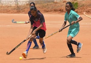 தேனி குறுவட்ட ஹாக்கி போட்டி மாணவ, மாணவியர் உற்சாகம்
