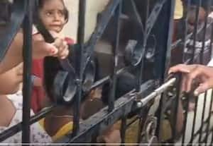 அங்கன்வாடியில் குழந்தைகளை சிறை வைத்த உதவியாளர்