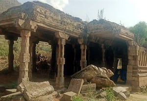 சிதையும் கான்சாபுரம் கல்மண்டபம்