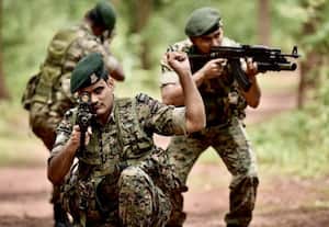 காஷ்மீரில் என்கவுன்டர்; பயங்கரவாதிகள் இரண்டு பேர் சுட்டுக்கொலை