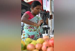 'ஒரு பெண்ணின் முன்னேற்றத்துக்கு பின்னால் கட்டாயம் ஒரு ஆண் இருப்பார்'