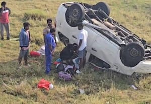 கார் கவிழ்ந்து விபத்து கேரளா வாலிபர் பலி