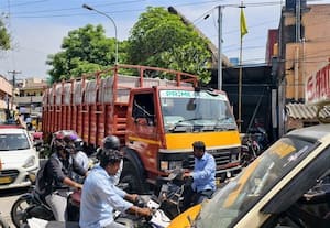 சாலை நடுவே லாரி பழுதால் ராமாபுரத்தில் நெரிசல்