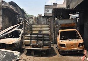 கொடுங்கையூரில் 3 நிறுவனங்கள் தீக்கிரை பல கோடி ரூபாய் பொருட்கள் எரிந்து நாசம்