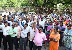 பழைய ஓய்வூதியம் கேட்டு பேராசிரியர்கள் ஆர்ப்பாட்டம்