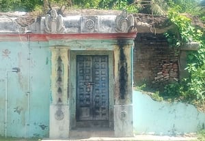 மேல்பாக்கம் வரதீஸ்வரர் கோவிலை புதுப்பிக்க பக்தர்கள் வலியுறுத்தல்