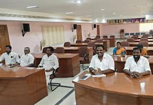 காரைக்குடியில் நம்பிக்கையில்லா தீர்மானம் தோல்வி துணை மேயர் உள்ளிட்ட 24 கவுன்சிலர்கள் ஆப்சென்ட்
