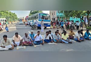கனரக லாரி உரிமையாளர்கள் விருதையில் சாலை மறியல்