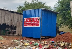 ஆக்கிரமிக்க பிள்ளையார் சுழி போட்ட 'காம்ரேட்'கள் உசிலை சந்தைத் திடலுக்குள்