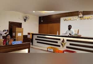 சிறுமலையில் காரைக்குடி கவுன்சிலர்கள் மேயருக்கு எதிரான தீர்மானம் 'புஸ்'