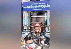 கோவில் கதவில் கருணாநிதி போட்டோ வைத்து அஞ்சலி