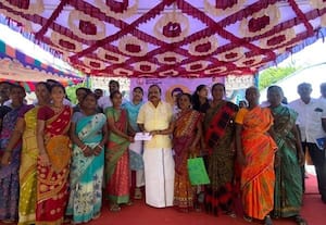 நலத்திட்ட உதவிகள் அமைச்சர் வழங்கல்