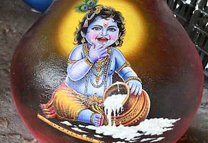 பானை ஓவியத்தில் அசத்தும் சந்தோஷ் கோபால்