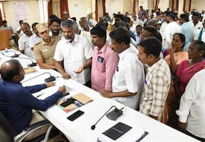 போலி ஆவணம் தயாரித்து நிலம் மோசடி; கலெக்டரிடம் கிராம மக்கள் புகார்