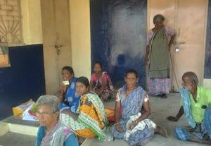 அரசனுாரில் 19 நாட்களாக திறக்காத  ரேஷன் கடை: கிராம மக்கள் தவிப்பு 