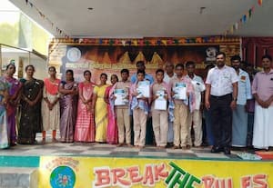 சிலம்பம் போட்டிகளில் பதக்கம் வென்ற மாணவர்களுக்கு பாராட்டு