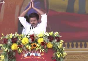 கொள்கை எதிரி பாஜ; அரசியல் எதிரி திமுக: விஜய் திட்டவட்டம்!