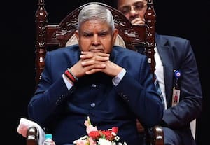 அரசு பங்களா வழங்கியும் மவுனம் காக்கும் ஜக்தீப் தன்கர்