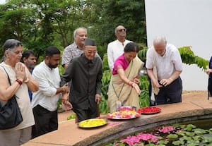 ஆரோவில்லில் வளர்ச்சி பணிகள் முன்னாள் தலைவர் ஆய்வு