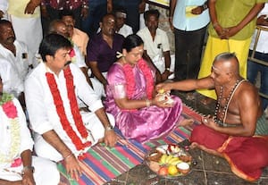 கையில் கருங்காலி கோல் ஸ்டாலினை தொடர்ந்து பிரேமலதா
