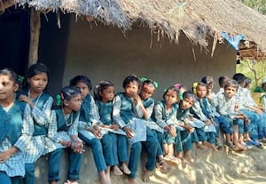   கிராமங்களில் அரசு பள்ளிகளை மூடி வருவதால் கல்வி...எட்டா கனியாகும் அபாயம்!
