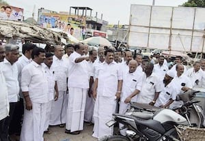 முன்னாள் அமைச்சர் ஆய்வு