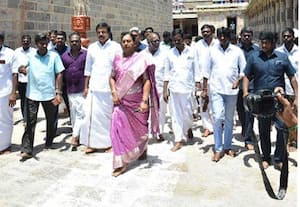 கையில் கருங்காலி  கோல் ஸ்டாலினை தொடர்ந்து பிரேமலதா