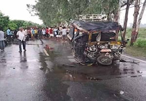 ஆட்டோ மீது கனரக வாகனம் மோதியது: பீஹாரில் 8 பேர் பலி
