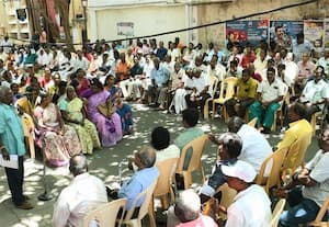 உள்ளாட்சி ஊழியர்கள் காத்திருப்பு போராட்டம்