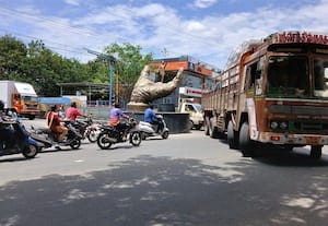 சிவகாசி காரனேசன் விலக்கில் செயல்படாத டிராபிக் சிக்னல்கள்: போக்குவரத்து பாதிப்பு