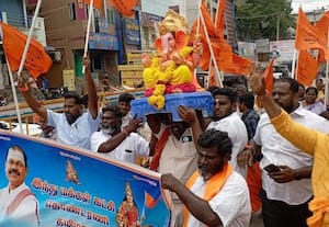 அனுமதியின்றி ஊர்வலம்: விநாயகர் சிலை பறிமுதல்