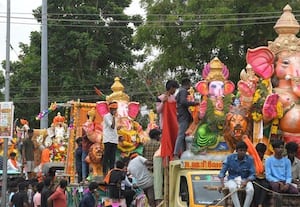 இரண்டாவது நாளாக விநாயகர் சிலைகள் விசர்ஜன ஊர்வலம்