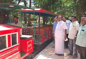 தாவரவியல் பூங்கா புனரமைப்பு பணி அமைச்சர் தேனீ ஜெயக்குமார் பார்வை