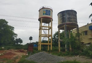 பழைய நீர்த்தேக்க தொட்டியை இடித்து அகற்ற வேண்டுகோள்