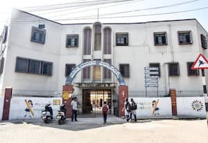  பெண்களுக்காக பெண்களே நடத்தும் பள்ளி